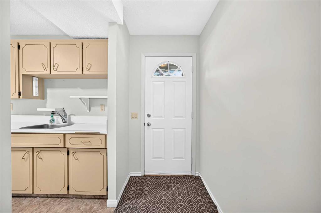 Picture for 222, 406 Blackthorn Road NE
