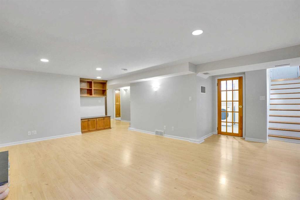 Picture for 3045 26A Street SW https://www.cirrealty.ca/reb/creb/19/A2266219_33.jpg