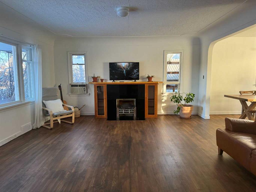 Picture for 2912 21 Avenue SW