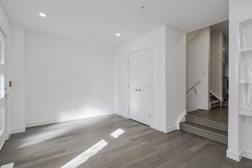 Picture for 109, 1632 20 Avenue NW