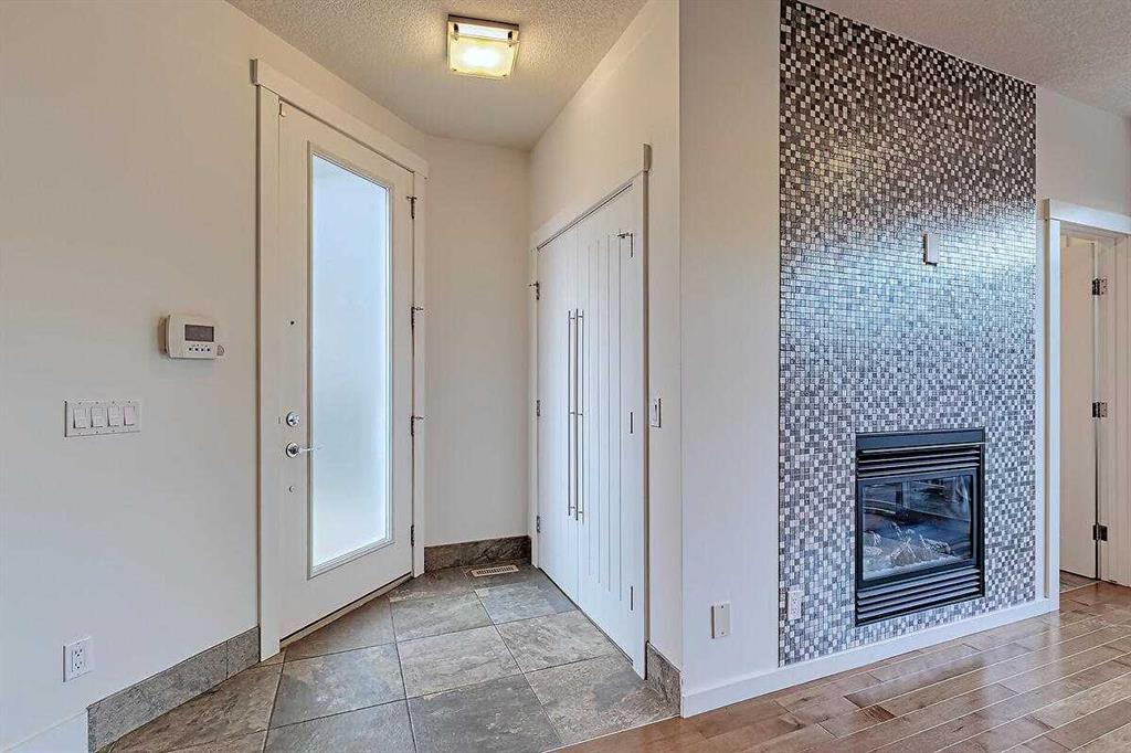 Picture for 2, 306 12 Avenue NE