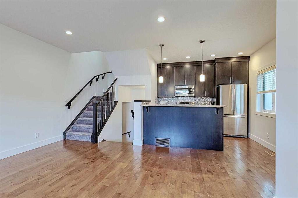 Picture for 2, 306 12 Avenue NE