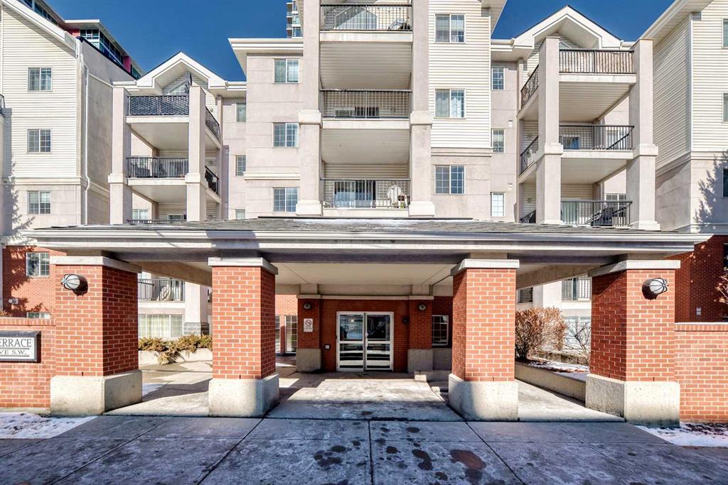 Picture for 204, 126 14 Avenue SW