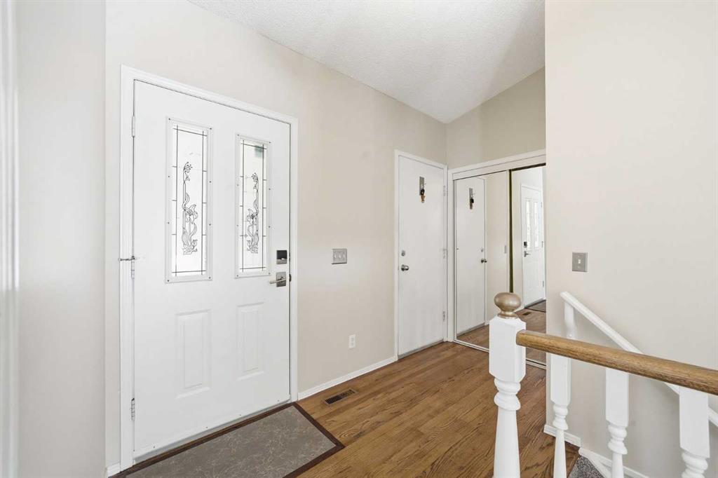 Picture for 59 Sunlake Close SE