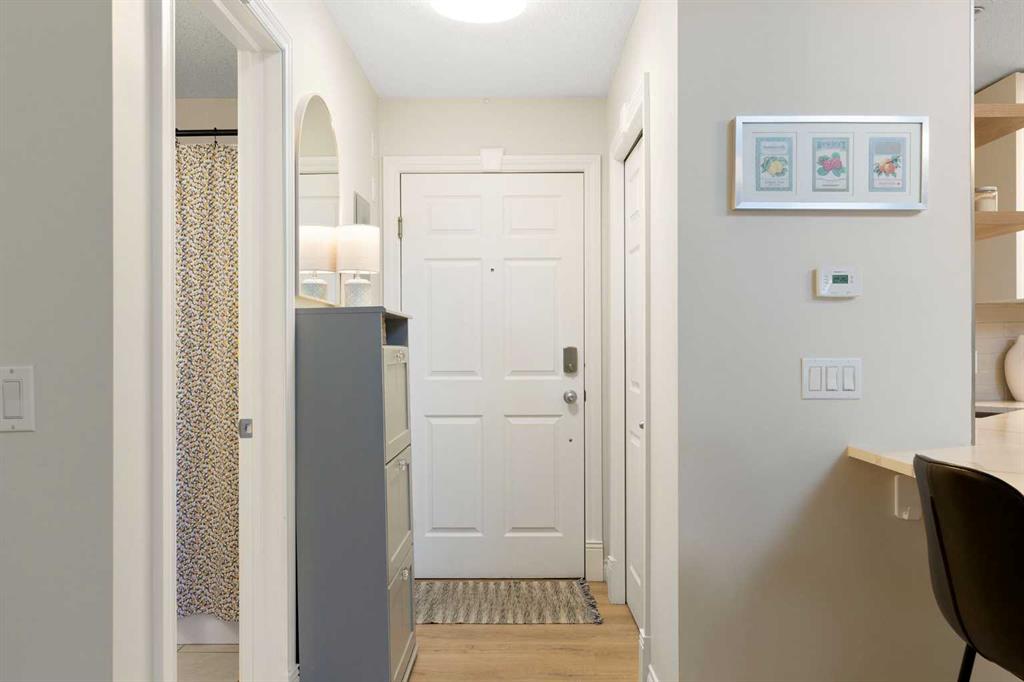 Picture for 405, 1631 28 Avenue SW