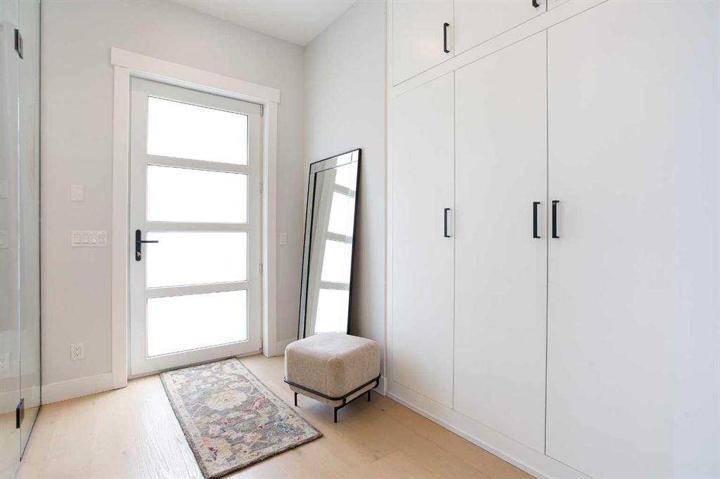 Picture for 937 42 Street SW