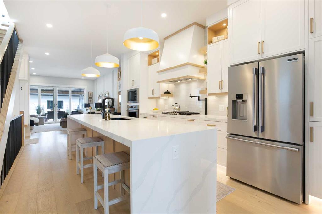 Picture for 937 42 Street SW