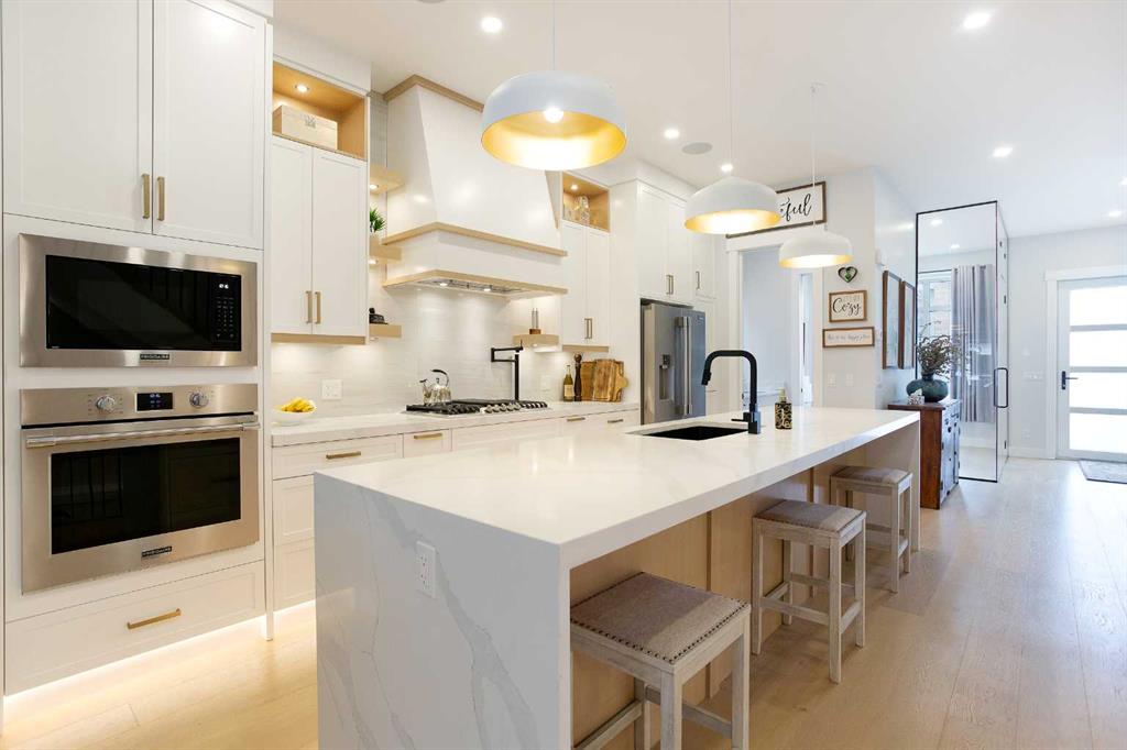 Picture for 937 42 Street SW