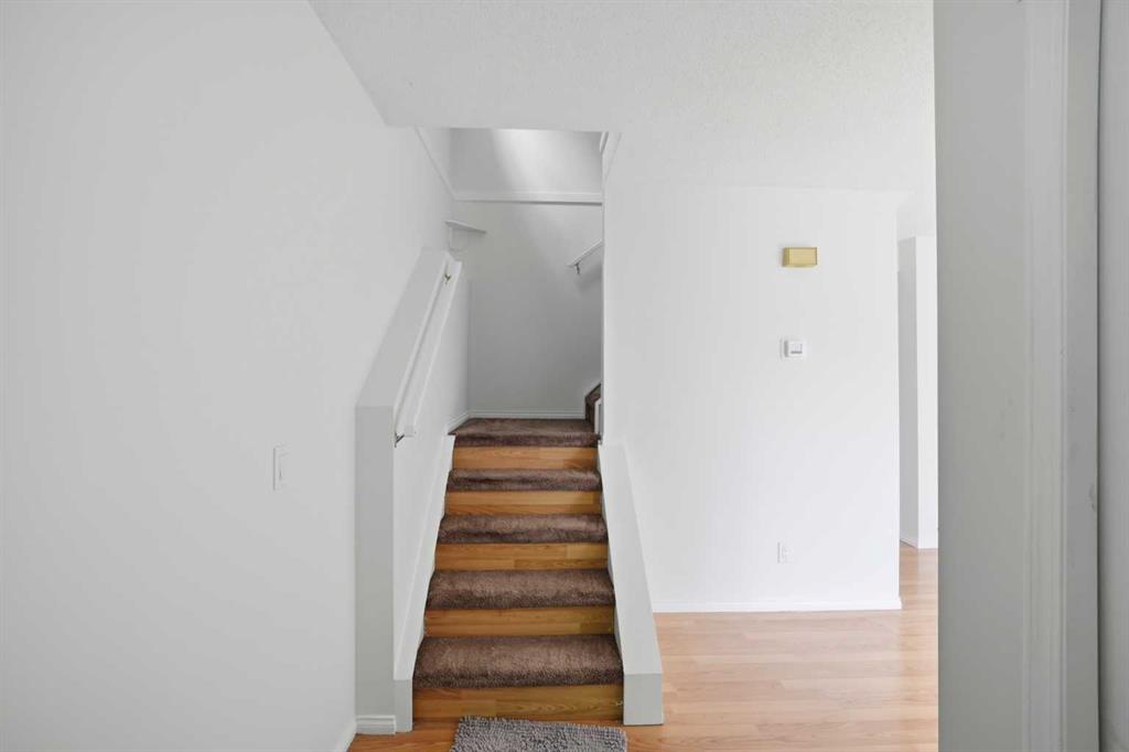 Picture for 6016 Martingrove Road NE