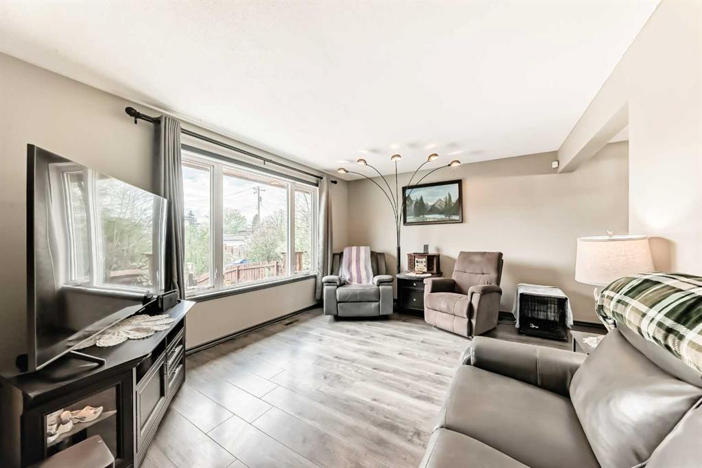 Picture for 3014 Doverville Crescent SE