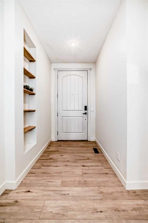 Picture for 82 Mahogany Green SE