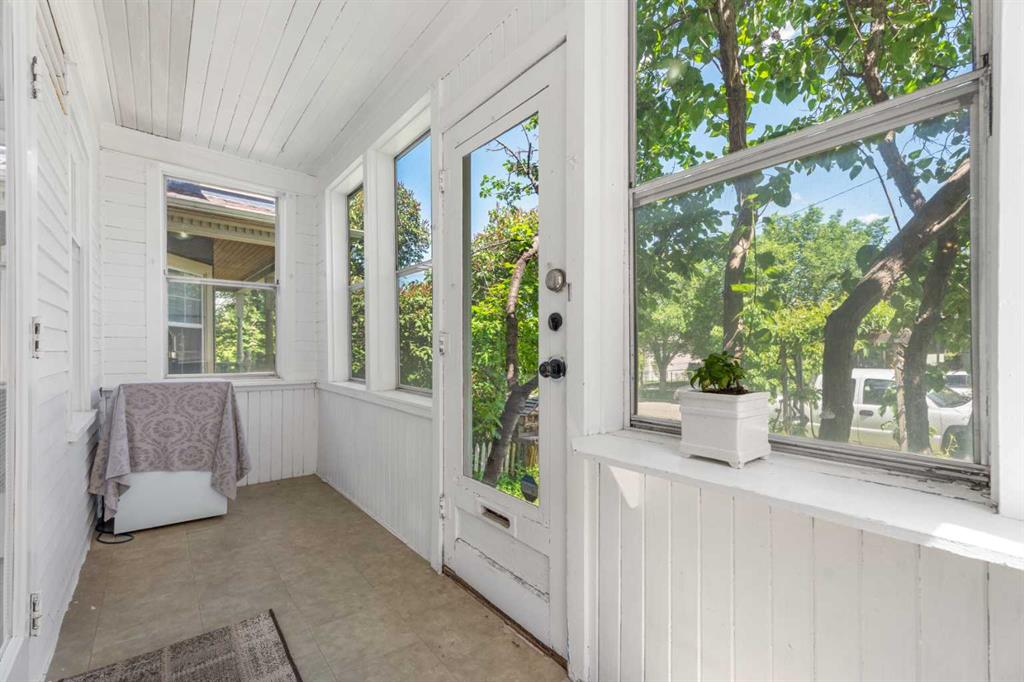 Picture for 213 7A Street NE