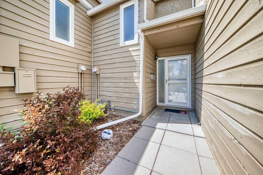 Picture for 205, 829 Coach Bluff Crescent SW