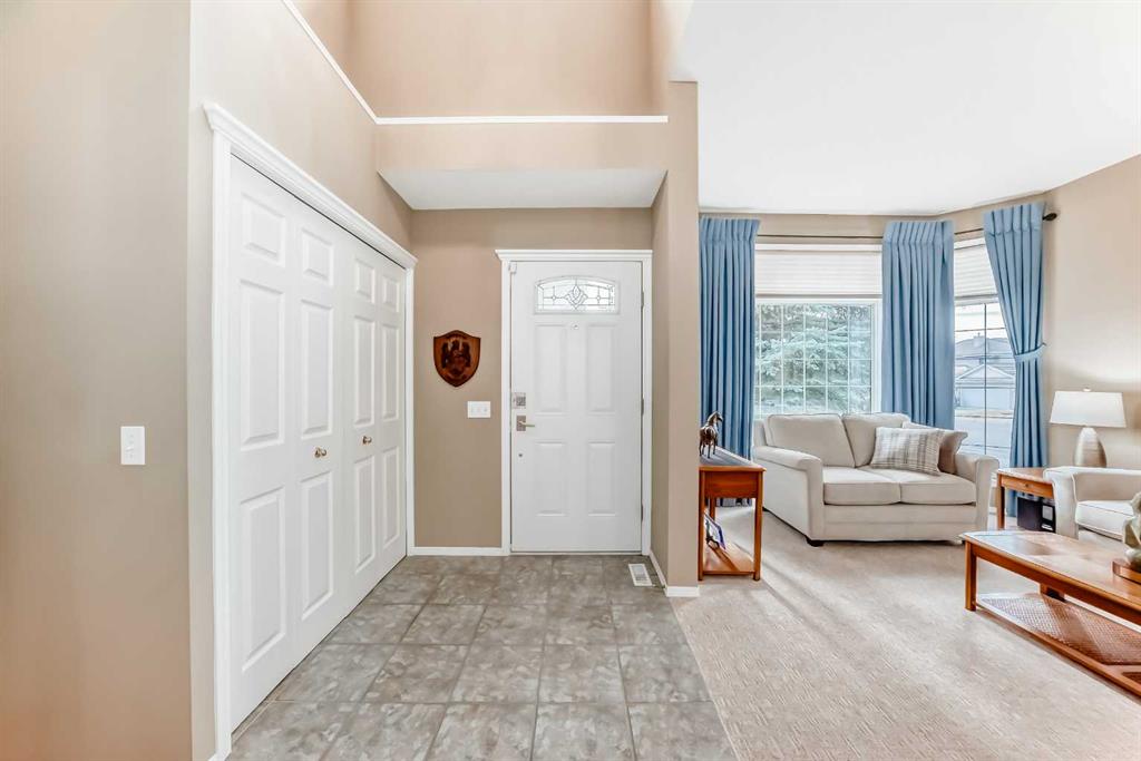 Picture for 6 Mt Yamnuska Court SE