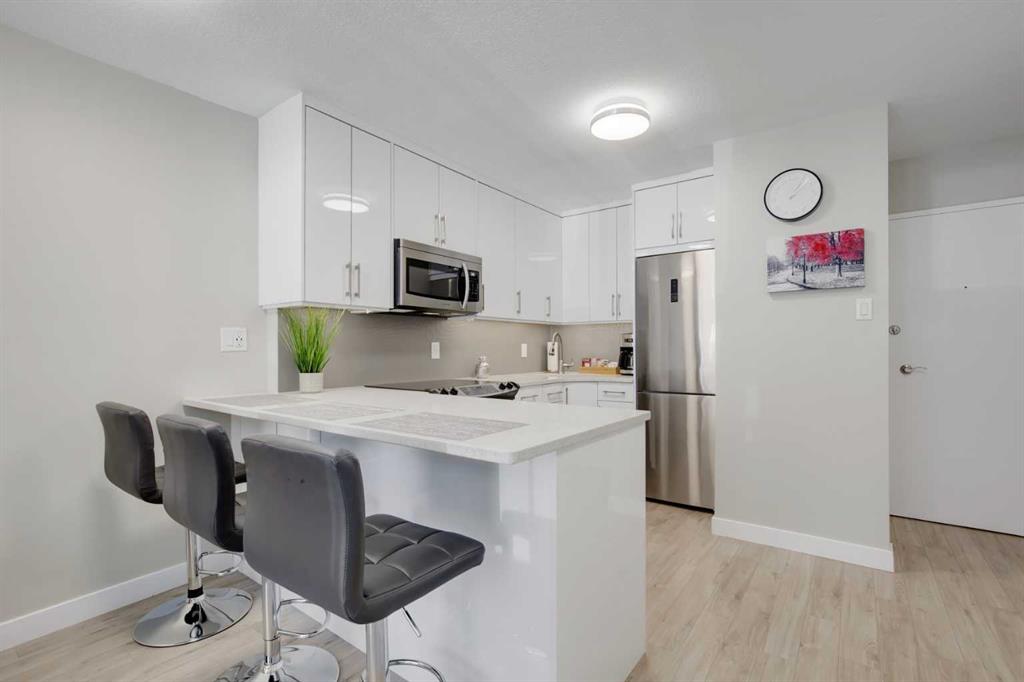 Picture for 207, 339 13 Avenue SW