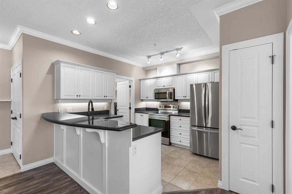 Picture for 205, 59 22 Avenue SW