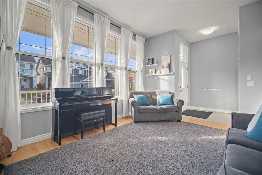 Picture for 411 River Heights Crescent 