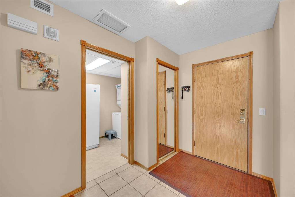 Picture for 106, 728 Country Hills Road NW