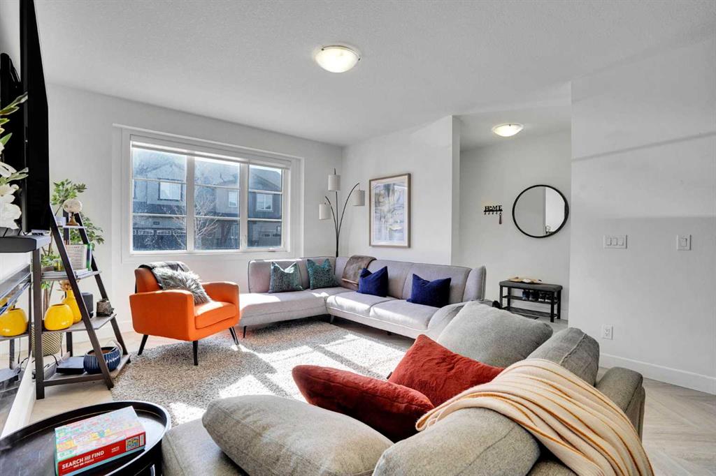 Picture for 123 Carringham Road NW