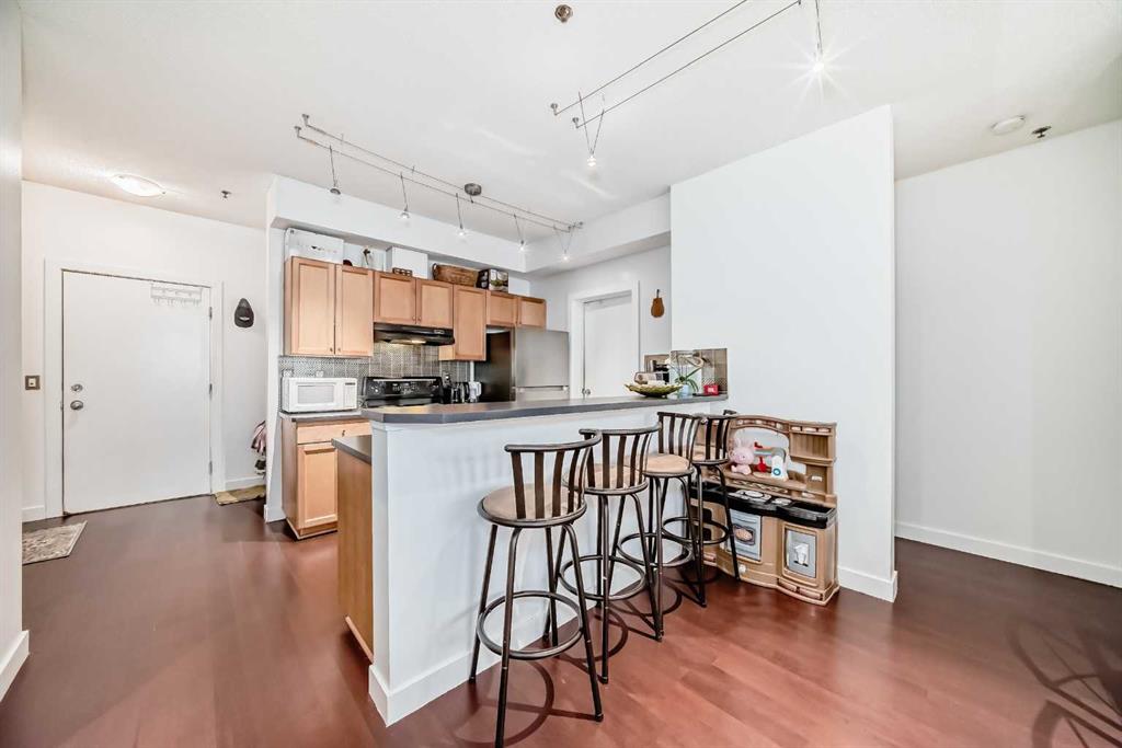 Picture for 201, 1000 15 Avenue SW