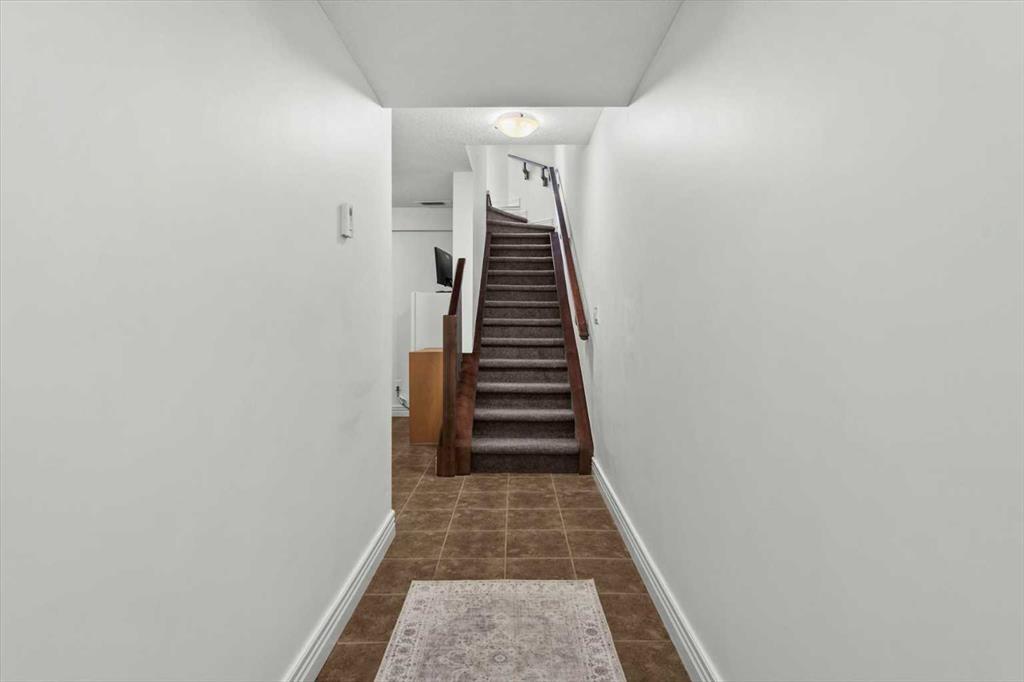 Picture for 1, 164 Rockyledge View NW