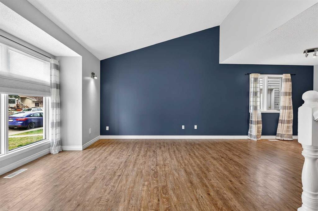 Picture for 32 Millrise Crescent SW