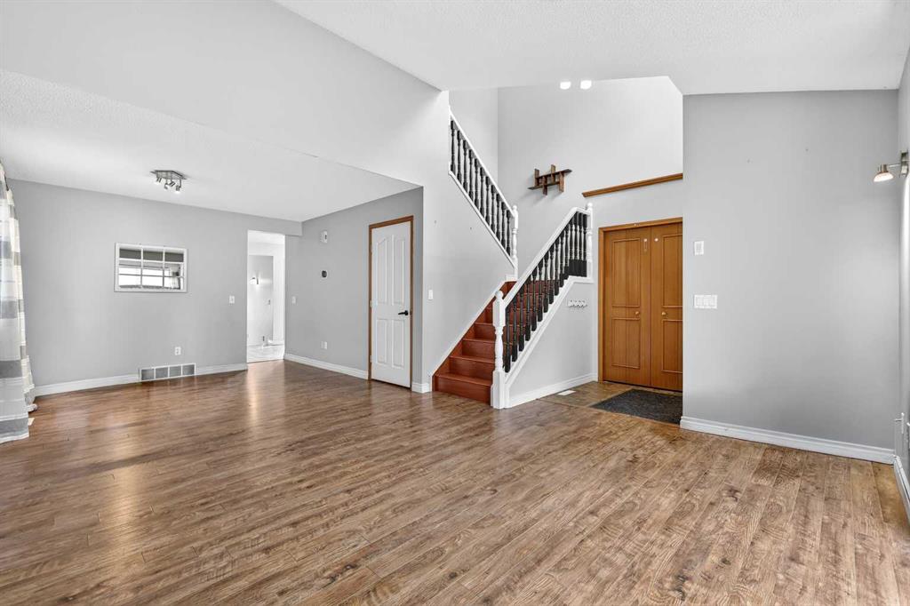Picture for 32 Millrise Crescent SW