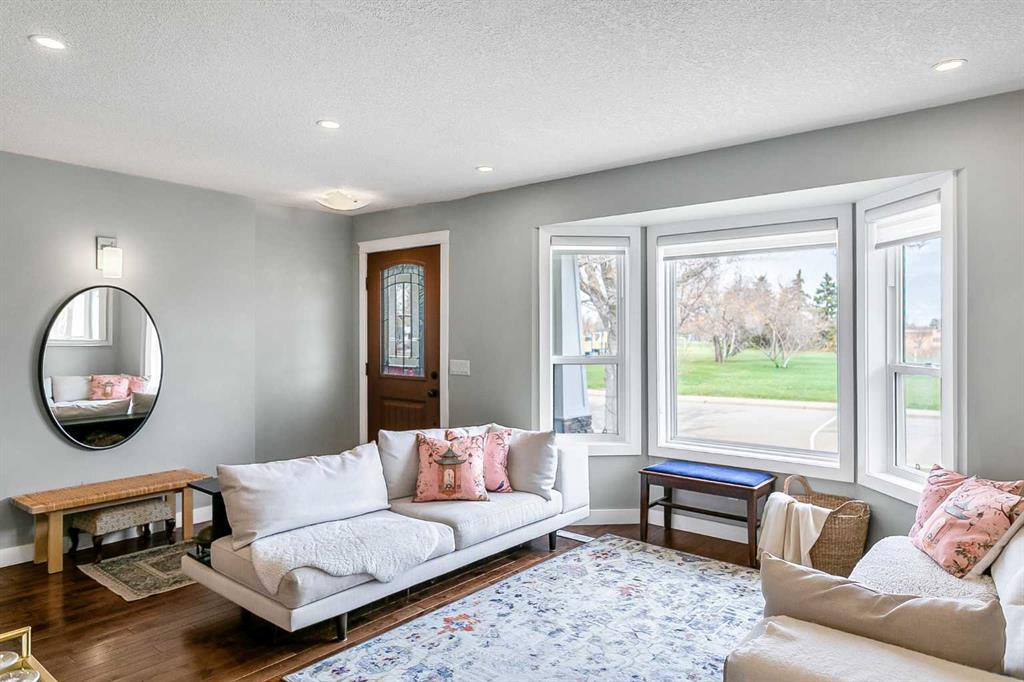 Picture for 95 Hillgrove Crescent SW