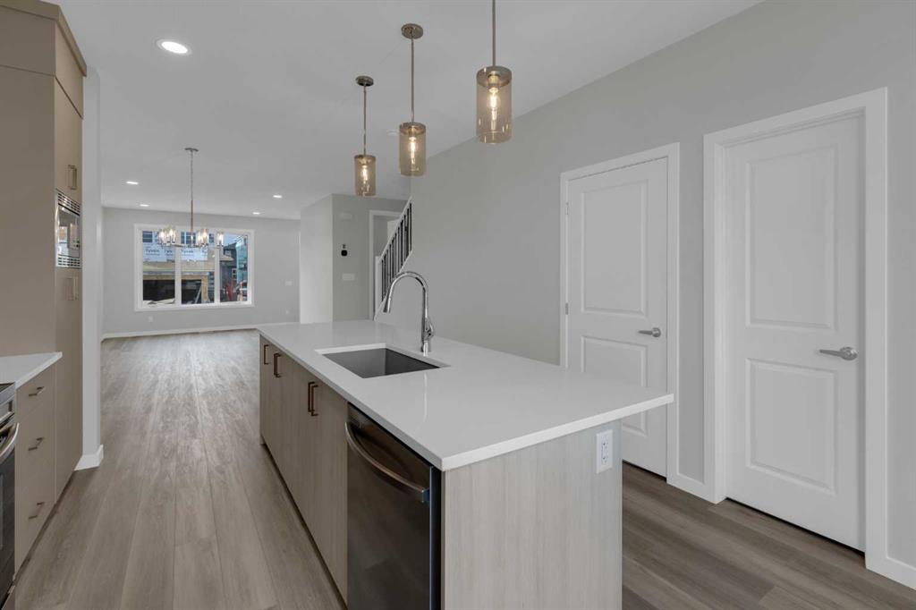 Picture for 2022 Cobblebrook Crescent SW https://www.cirrealty.ca/reb/creb/21/A2265021_13.jpg