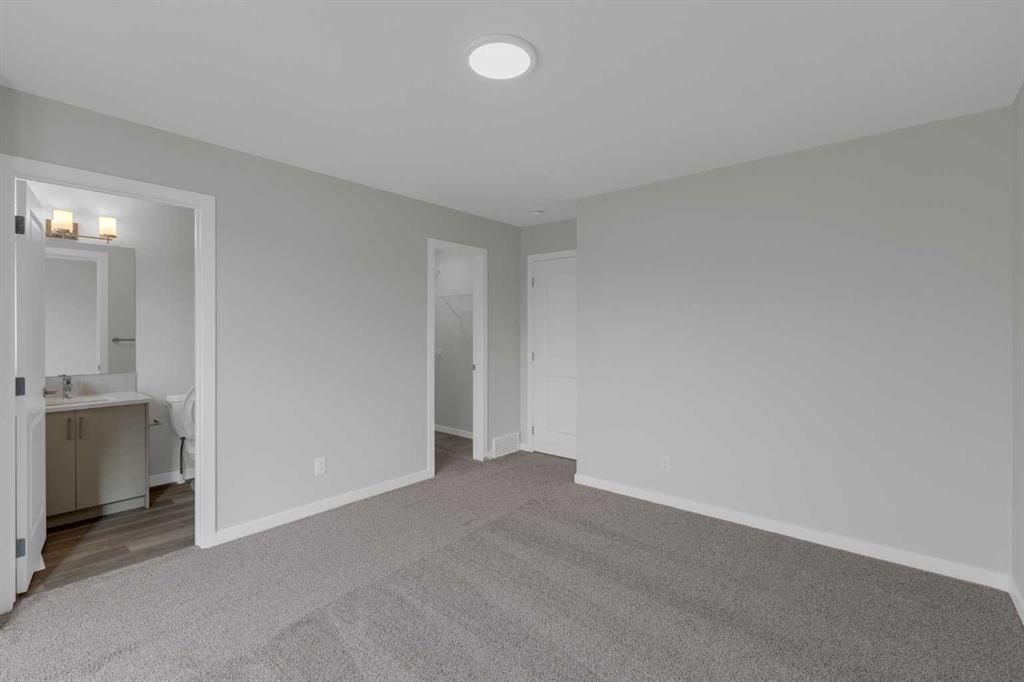 Picture for 2022 Cobblebrook Crescent SW https://www.cirrealty.ca/reb/creb/21/A2265021_22.jpg