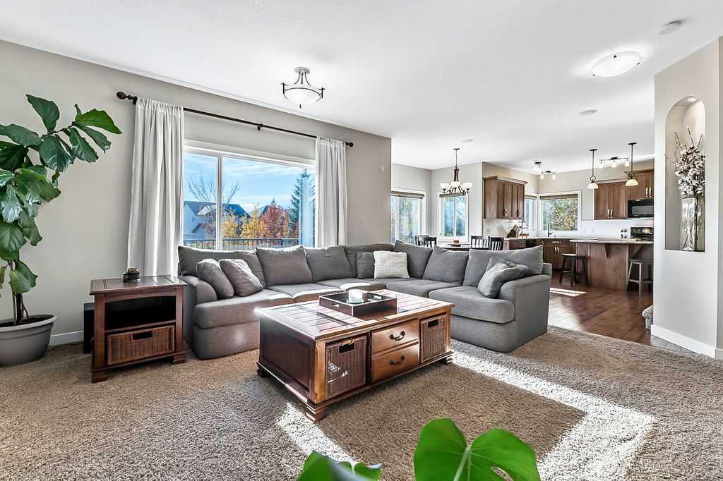 Picture for 14 Crystal Green Grove  https://www.cirrealty.ca/reb/creb/21/A2266321_13.jpg