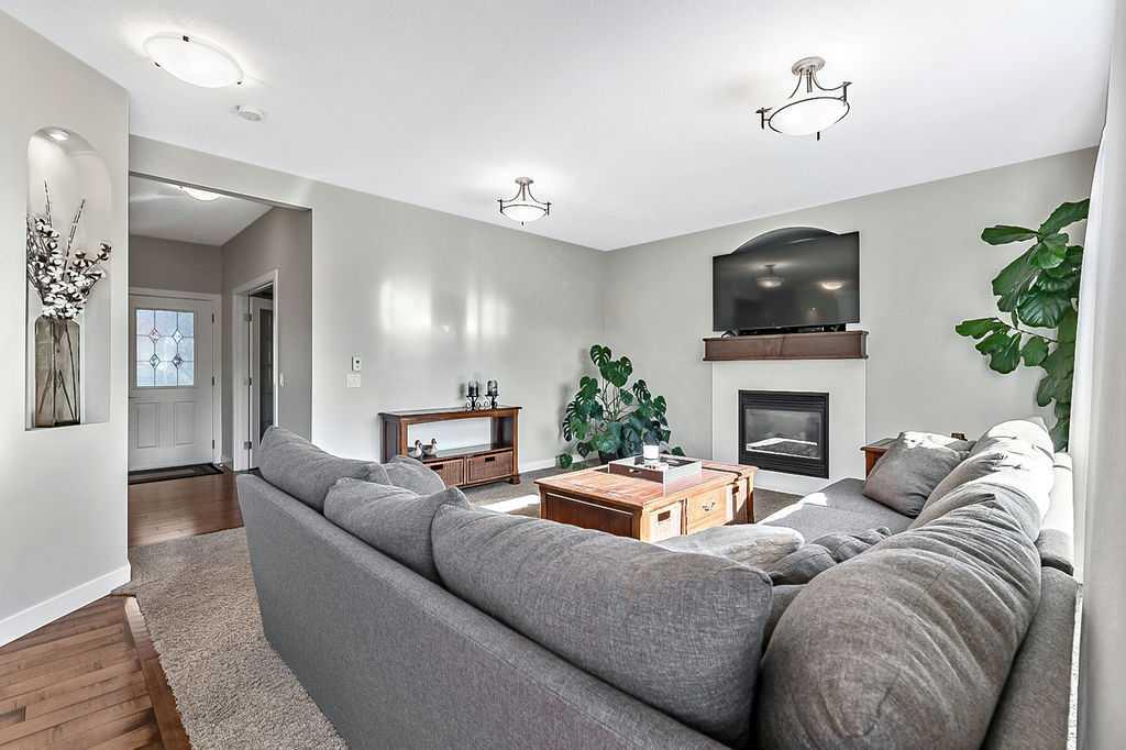Picture for 14 Crystal Green Grove  https://www.cirrealty.ca/reb/creb/21/A2266321_15.jpg