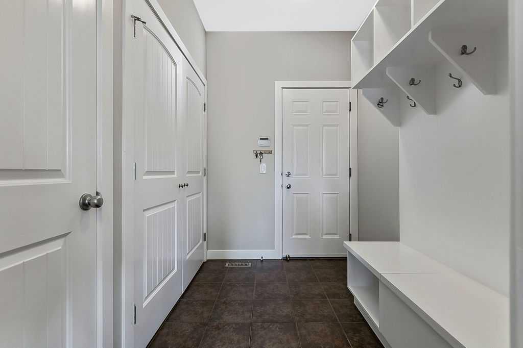 Picture for 14 Crystal Green Grove  https://www.cirrealty.ca/reb/creb/21/A2266321_17.jpg