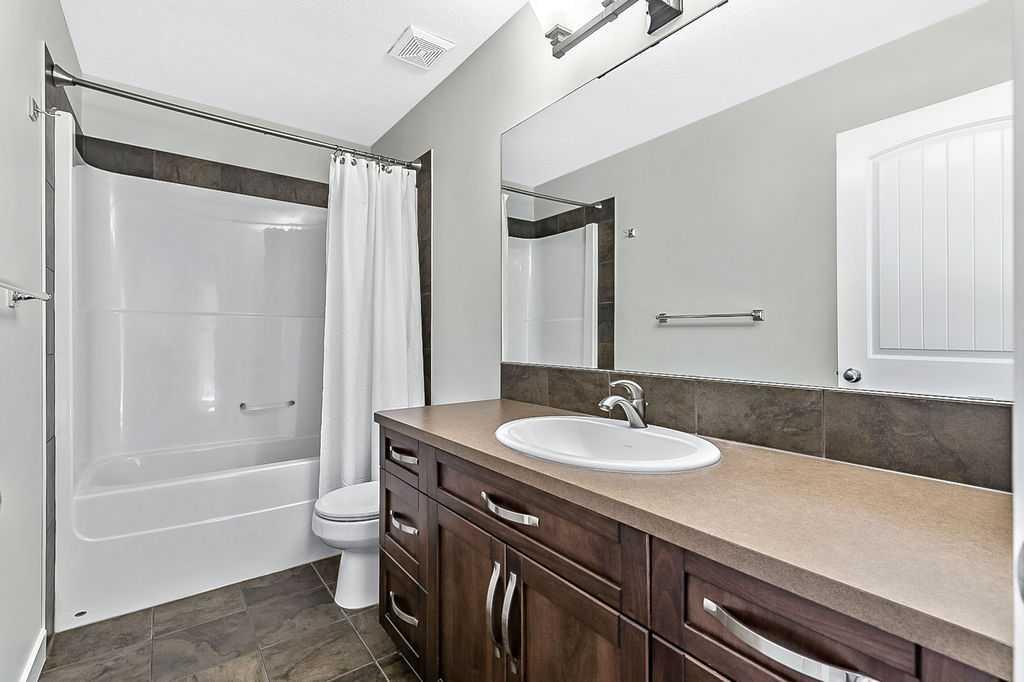 Picture for 14 Crystal Green Grove  https://www.cirrealty.ca/reb/creb/21/A2266321_25.jpg