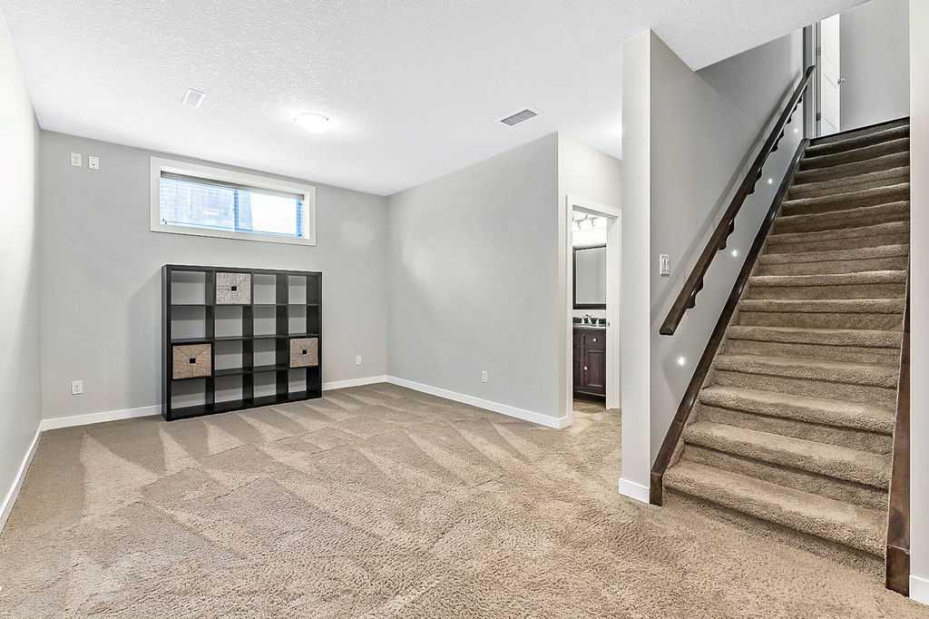 Picture for 14 Crystal Green Grove  https://www.cirrealty.ca/reb/creb/21/A2266321_28.jpg