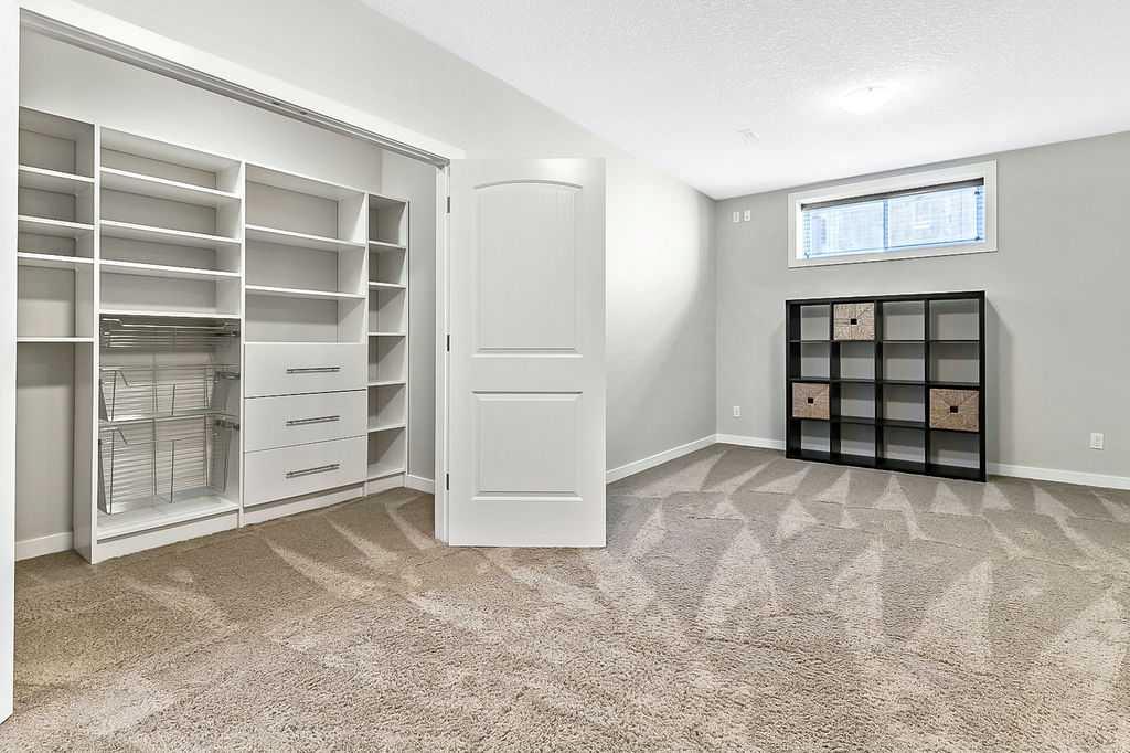 Picture for 14 Crystal Green Grove  https://www.cirrealty.ca/reb/creb/21/A2266321_29.jpg