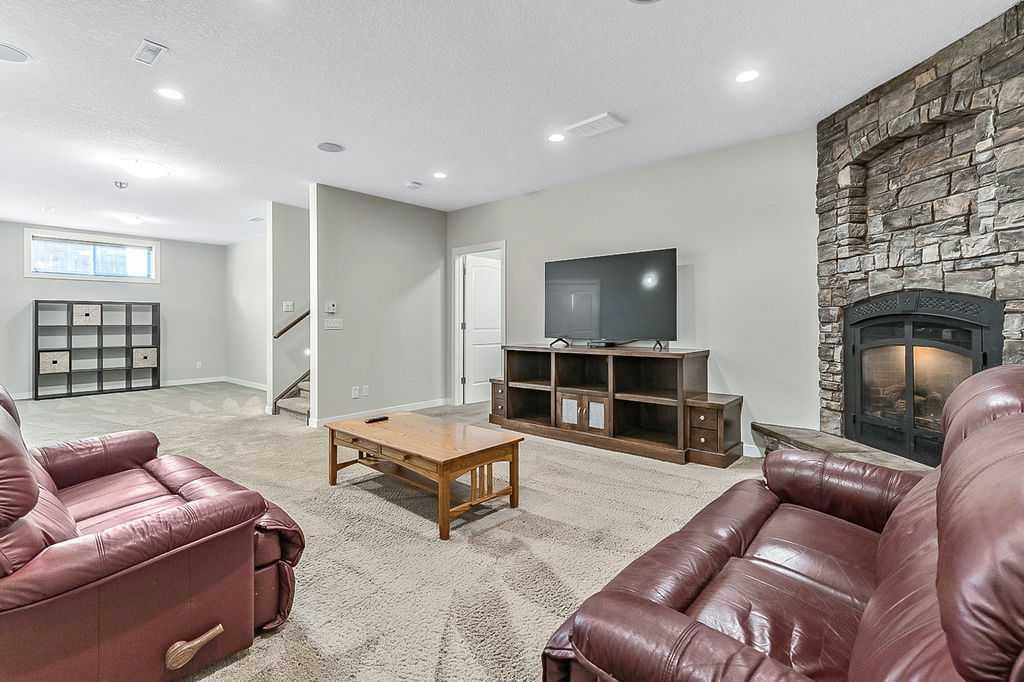 Picture for 14 Crystal Green Grove  https://www.cirrealty.ca/reb/creb/21/A2266321_30.jpg