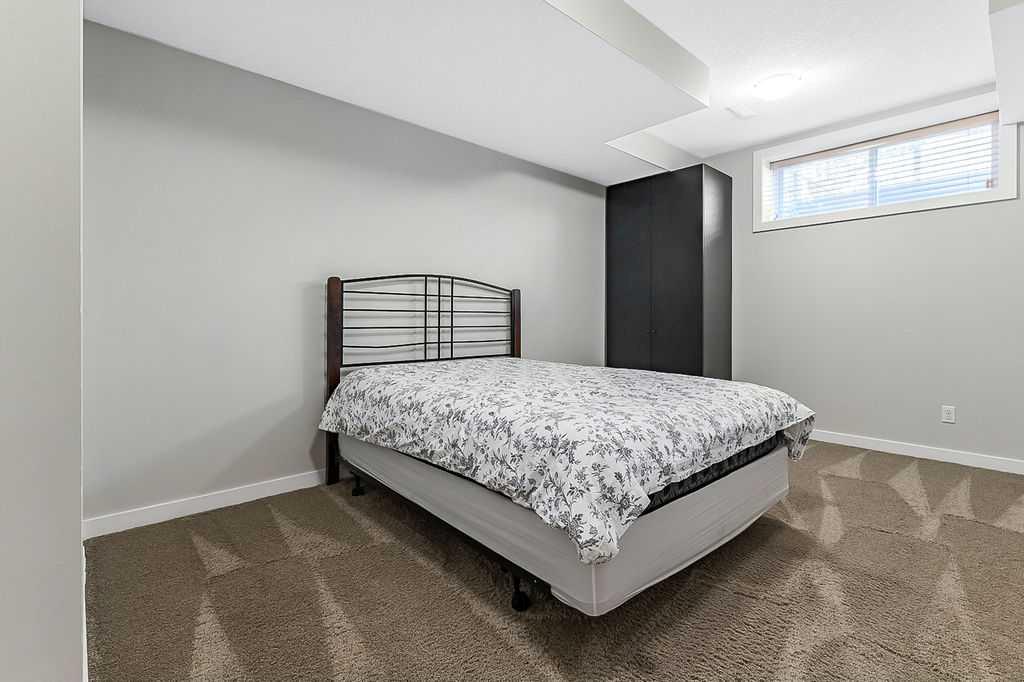 Picture for 14 Crystal Green Grove  https://www.cirrealty.ca/reb/creb/21/A2266321_31.jpg