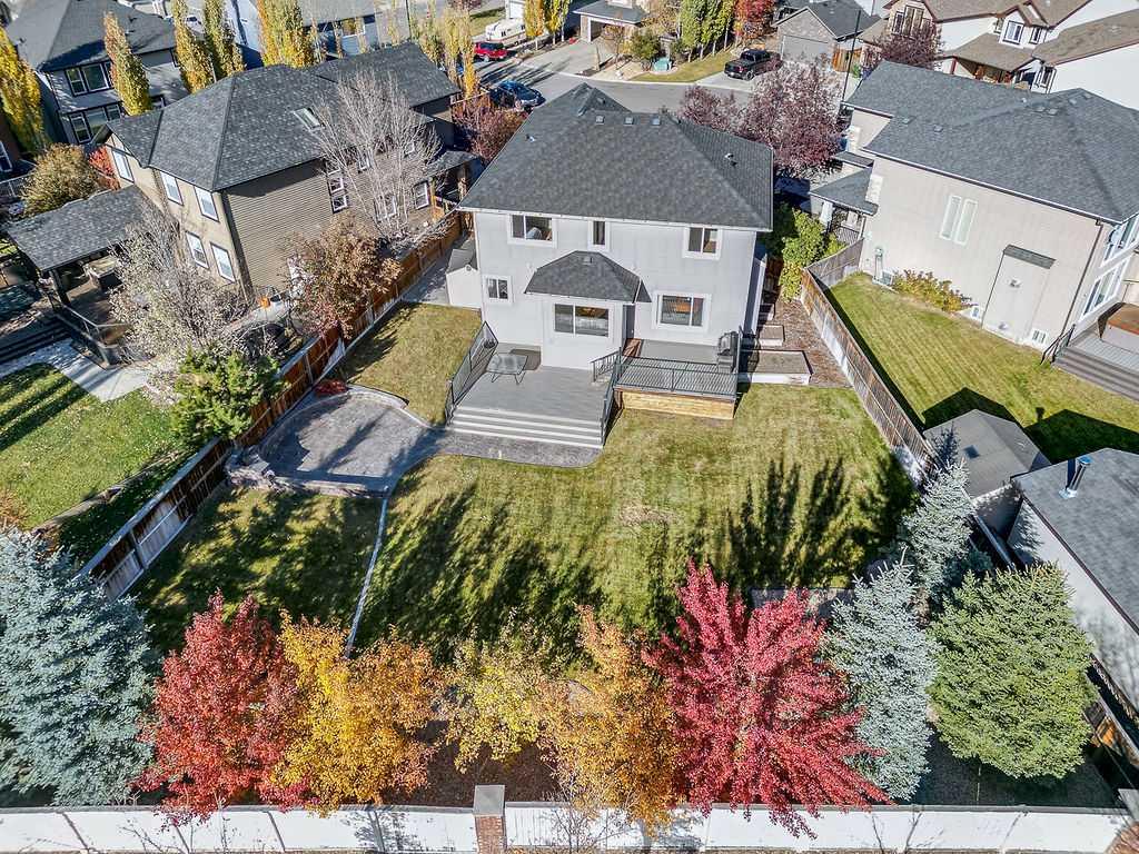 Picture for 14 Crystal Green Grove  https://www.cirrealty.ca/reb/creb/21/A2266321_34.jpg