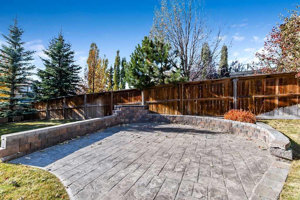 Picture for 14 Crystal Green Grove  https://www.cirrealty.ca/reb/creb/21/A2266321_35.jpg