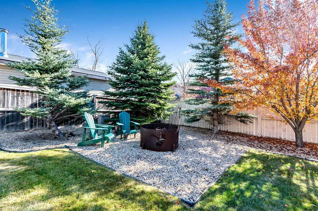 Picture for 14 Crystal Green Grove  https://www.cirrealty.ca/reb/creb/21/A2266321_36.jpg