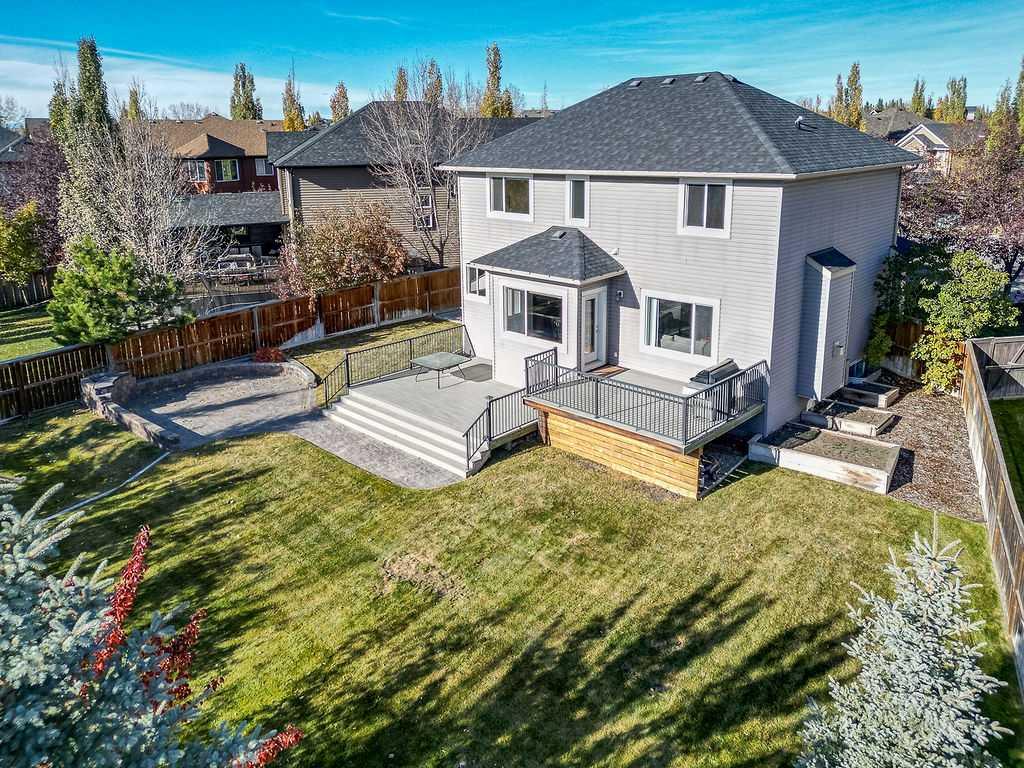 Picture for 14 Crystal Green Grove  https://www.cirrealty.ca/reb/creb/21/A2266321_38.jpg