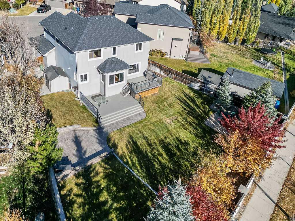 Picture for 14 Crystal Green Grove  https://www.cirrealty.ca/reb/creb/21/A2266321_39.jpg