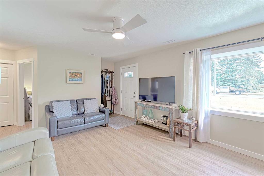 Picture for 77 2 Street SE