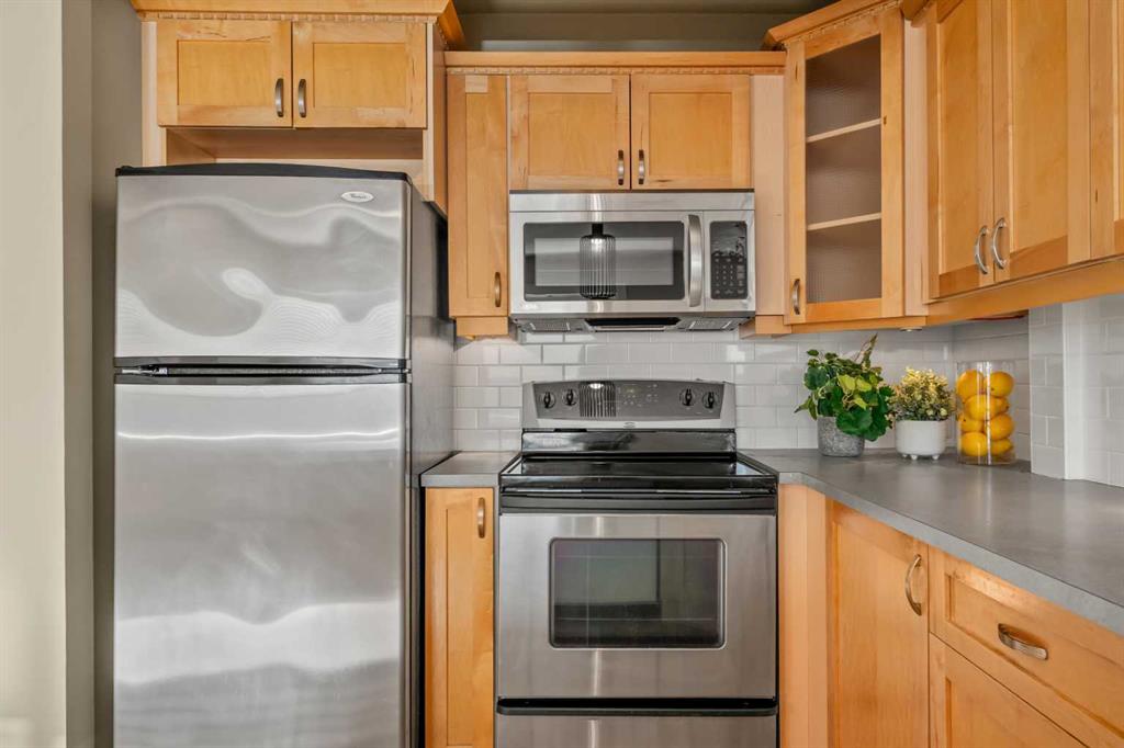 Picture for 46, 330 19 Avenue SW