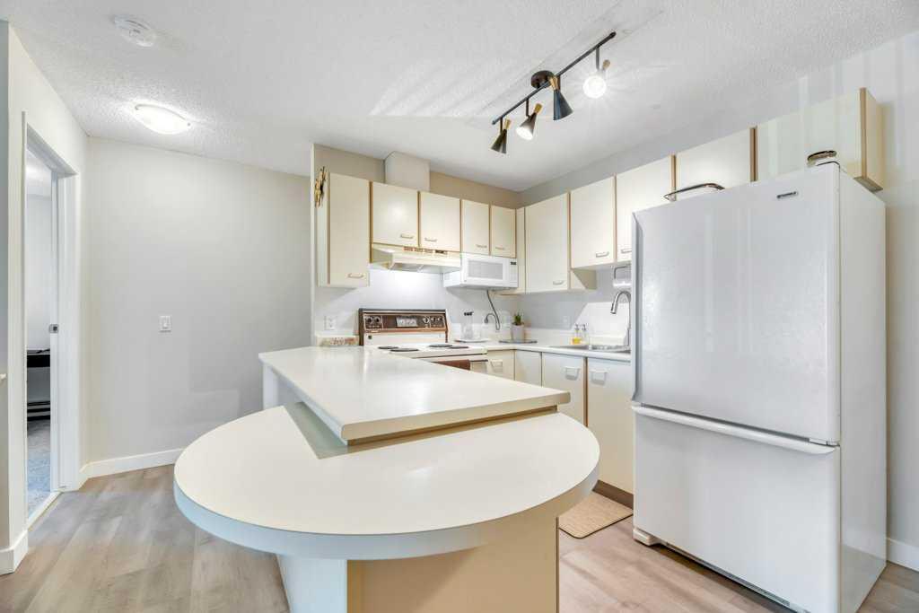 Picture for 12, 3212 Edenwold Heights NW