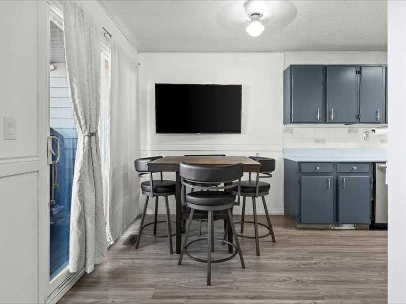 Picture for 37, 6100 4 Avenue NE