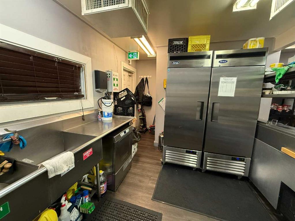 Picture for 614 1 Avenue NE