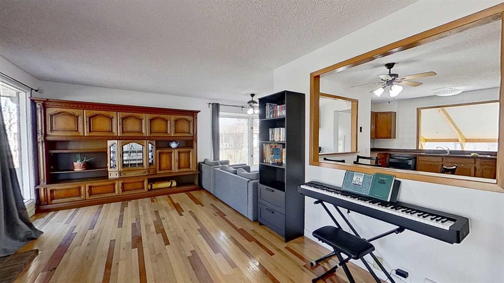 Picture for 315 Pinecrest Crescent NE