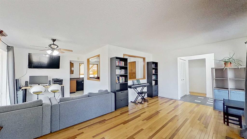 Picture for 315 Pinecrest Crescent NE